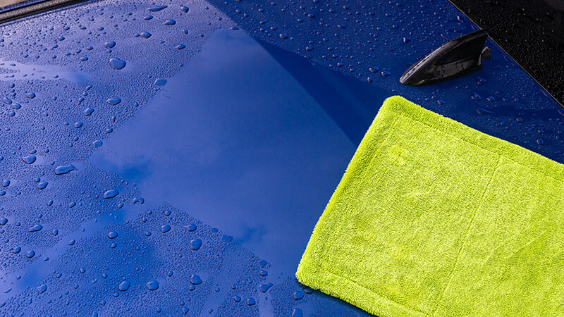 Microfibre drying towel on wet panel — water absorbing technique