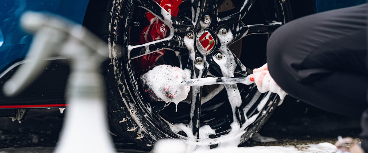Wheel brush agitating wheel cleaner on an alloy wheel