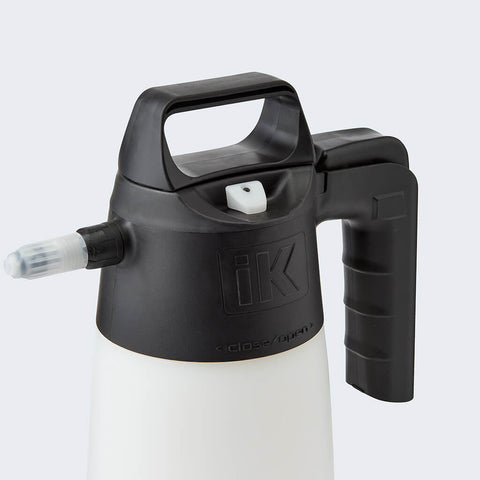 IK Sprayer MULTI 1.5 top detail with branding