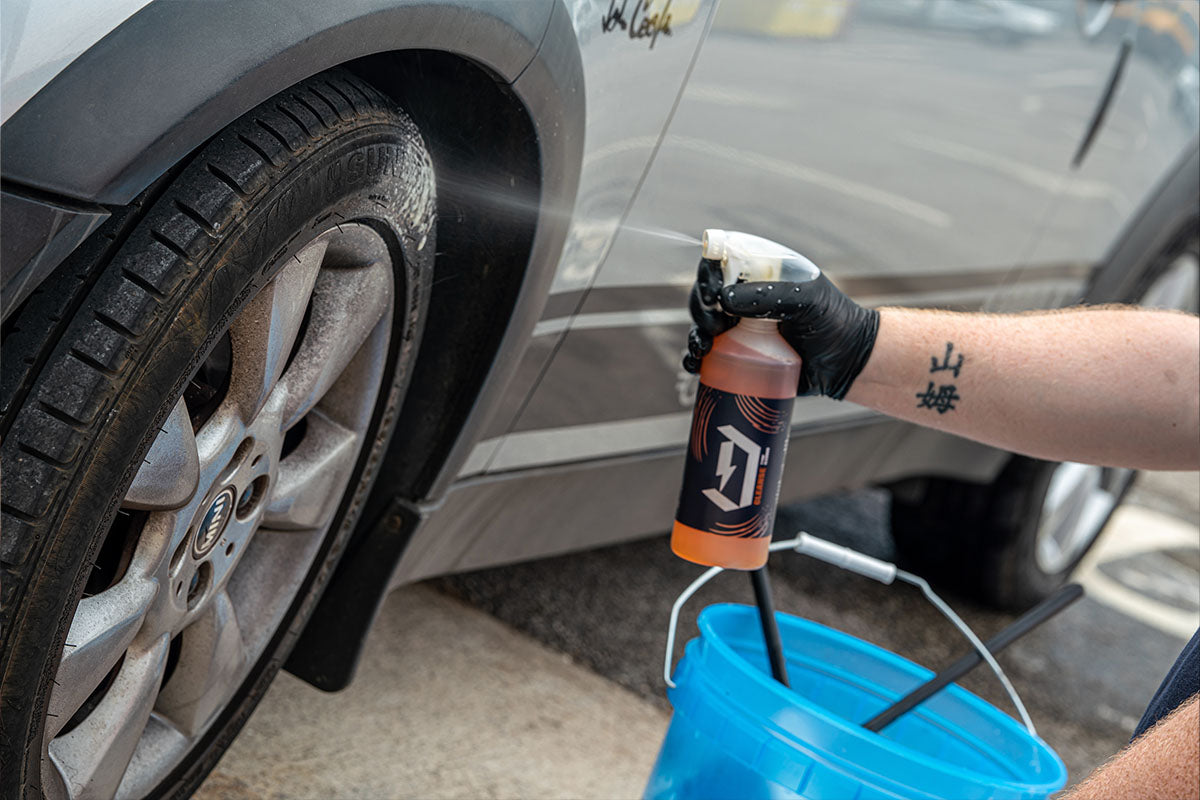 How to use a tyre cleaner