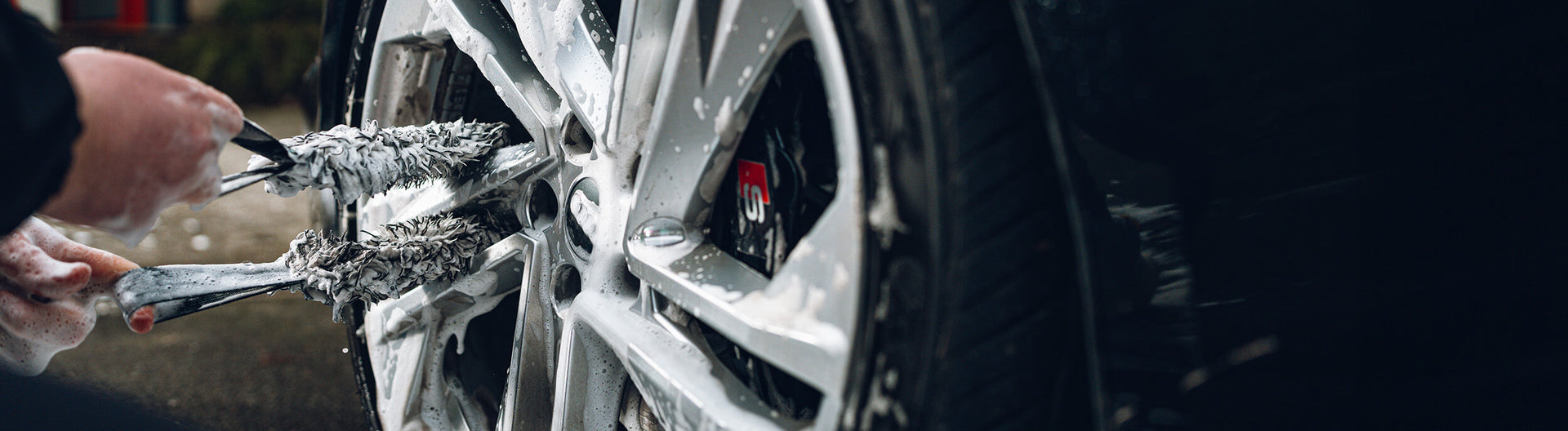 Car wash process — the importance of correct microfibre use in car detailing