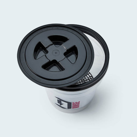 Gamma Seal Bucket Lid on Bucket
